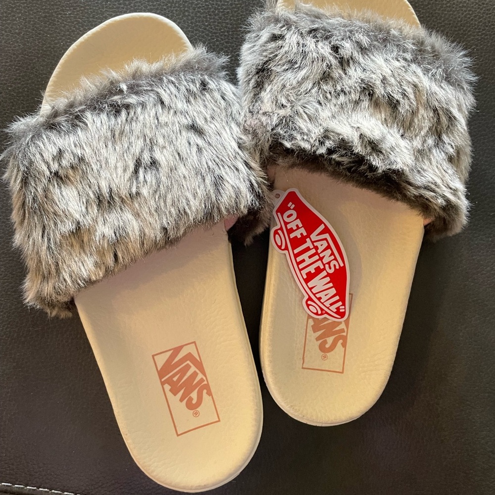 Vans Gray Fur Slide Sandals,10 slides Cute!! Vans,slipper shoes.